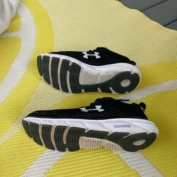 Under Armour Charged Assert 10/ Like new - Picture 4 of 4